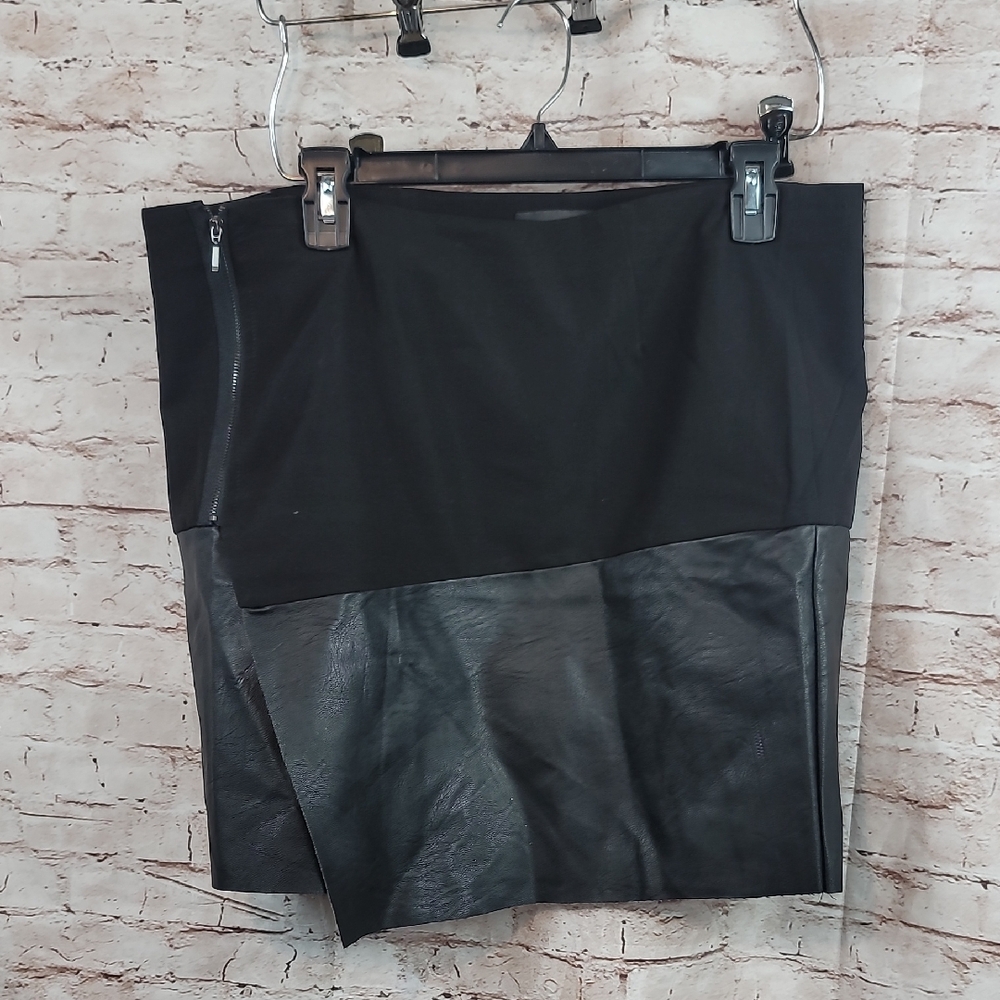 harve Benard faux leather black skirt size large